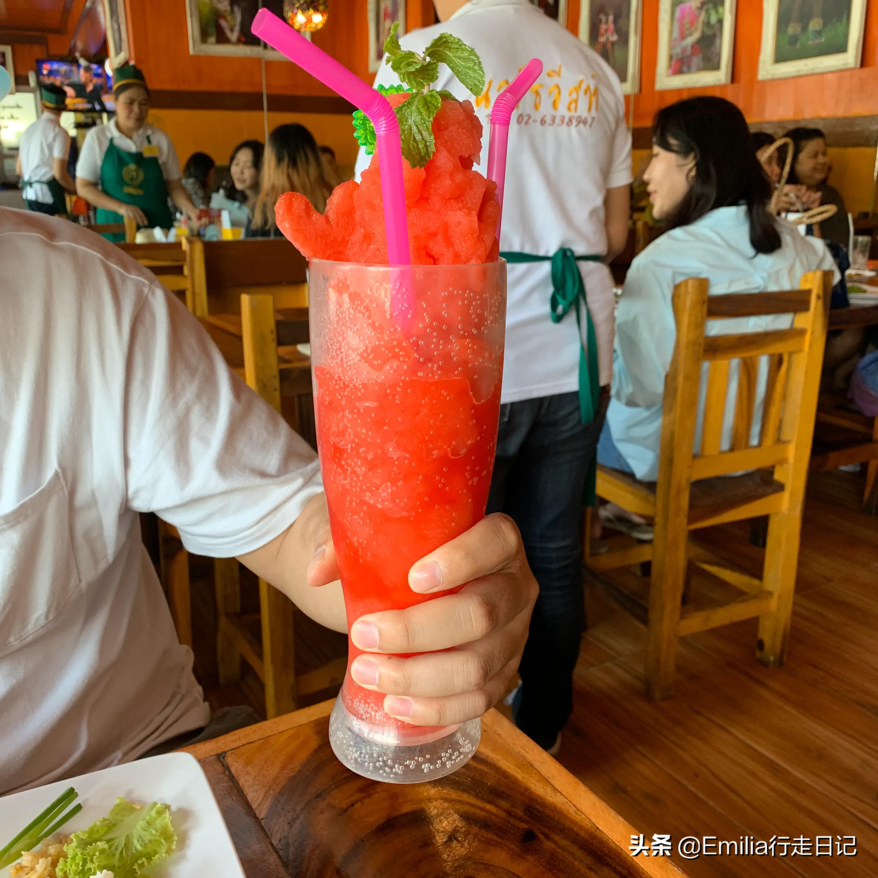 去泰国旅游需要准备哪些必备物品,去泰国旅游必备物品有哪些