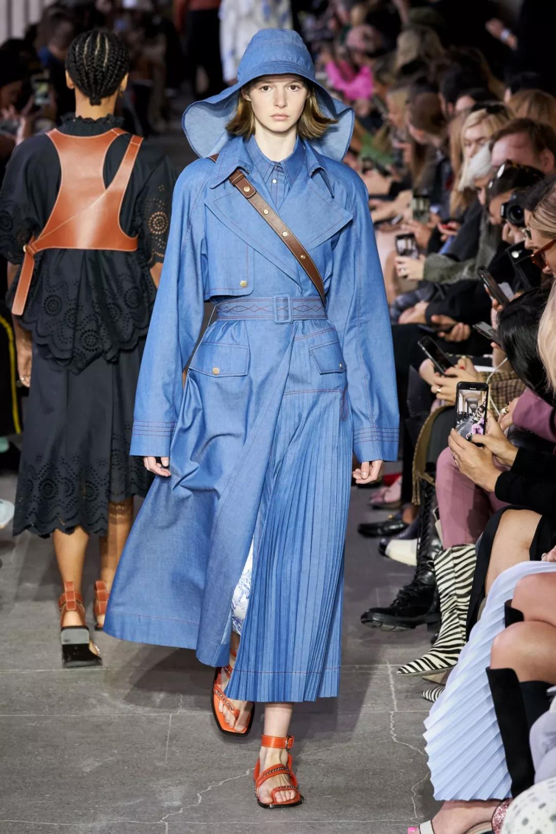 2020流行什么颜色的衣服,今年最流行的衣服颜色是什么颜色