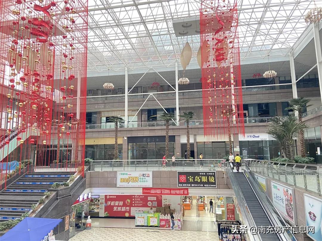 嘉陵区比较繁华商业区,商业不足