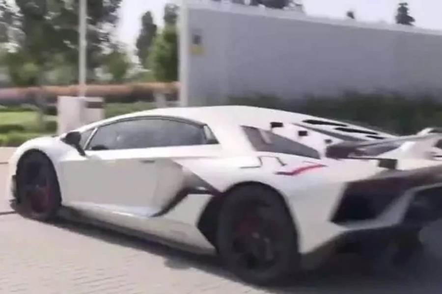 C罗一辆车的售价就超过了1亿元人民币，盘点欧洲杯球星都开什么车