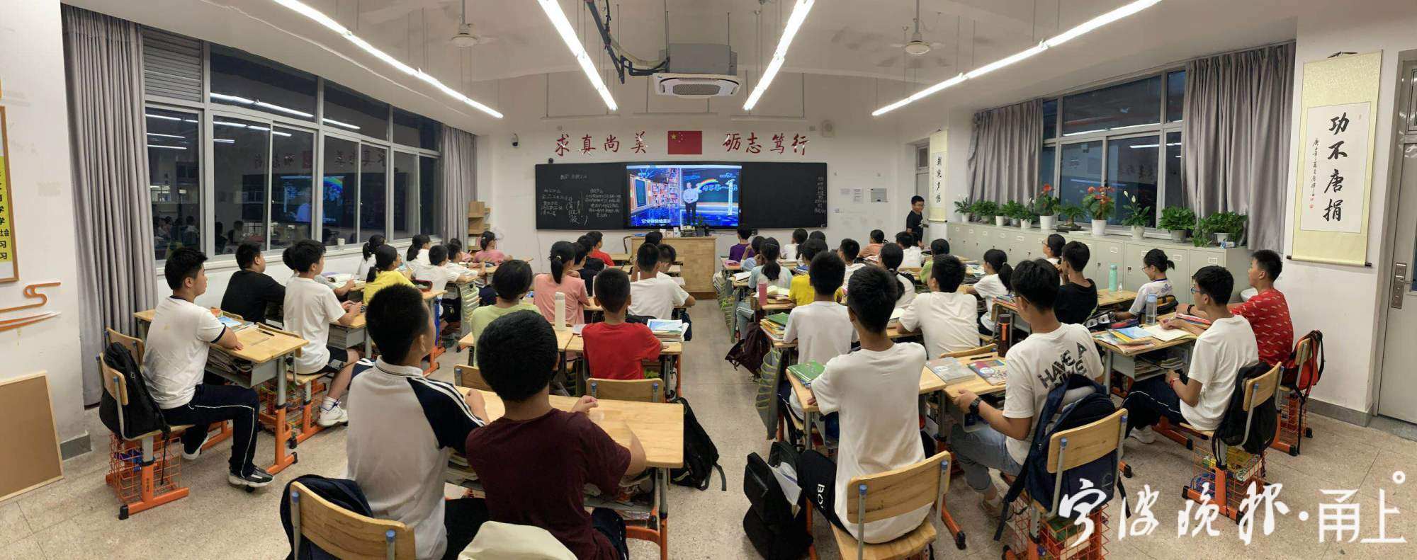 “我看到无数无名英雄”，《开学第一课》引宁波中小学生热议