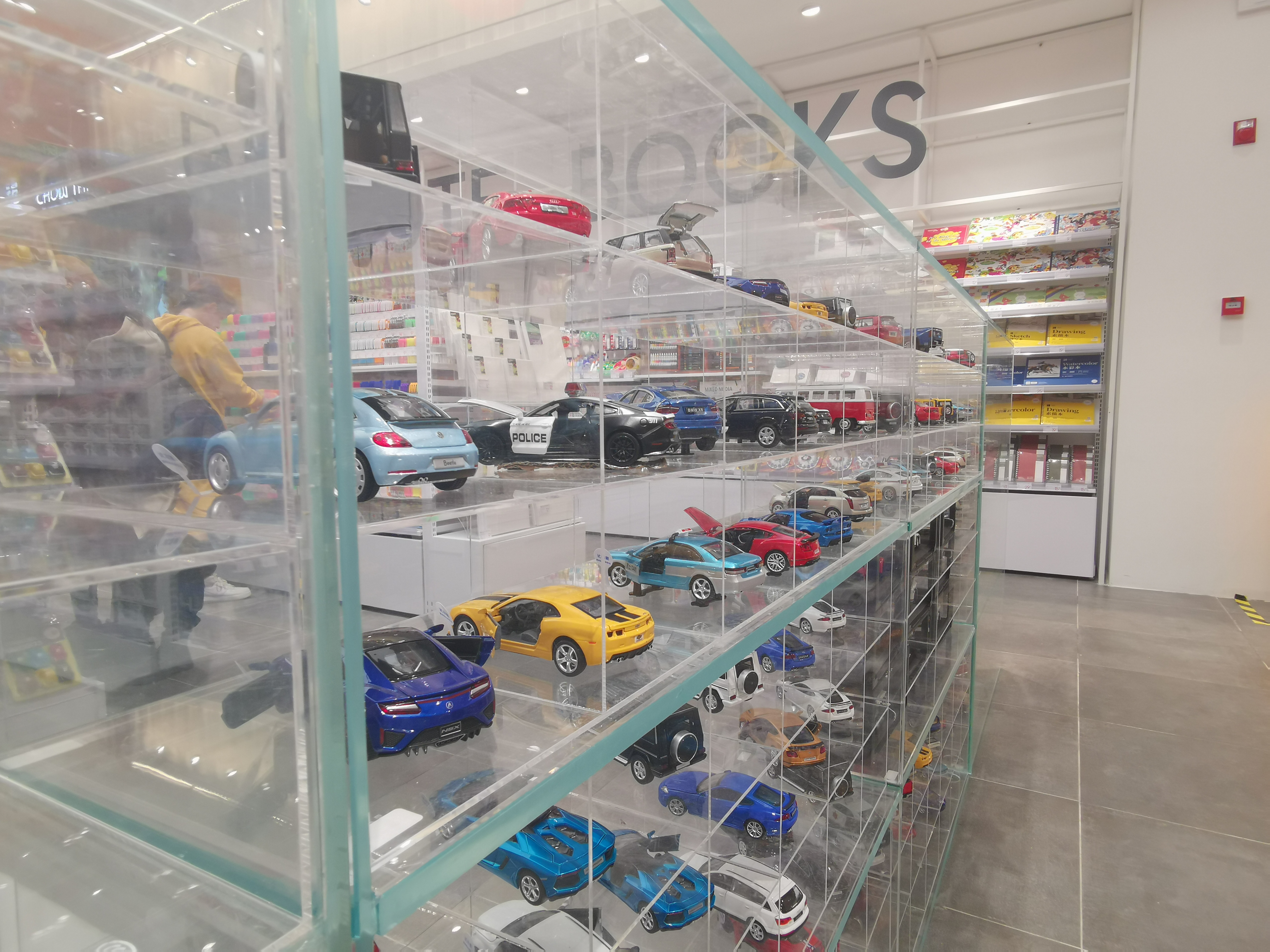 云岩万达广场开业,又见人从众