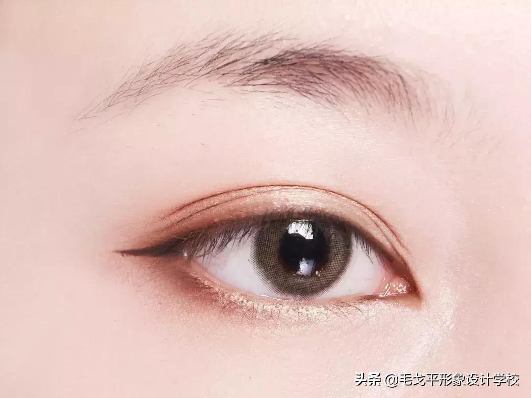 怎么画眼妆才不显脏,怎么防止眼妆花