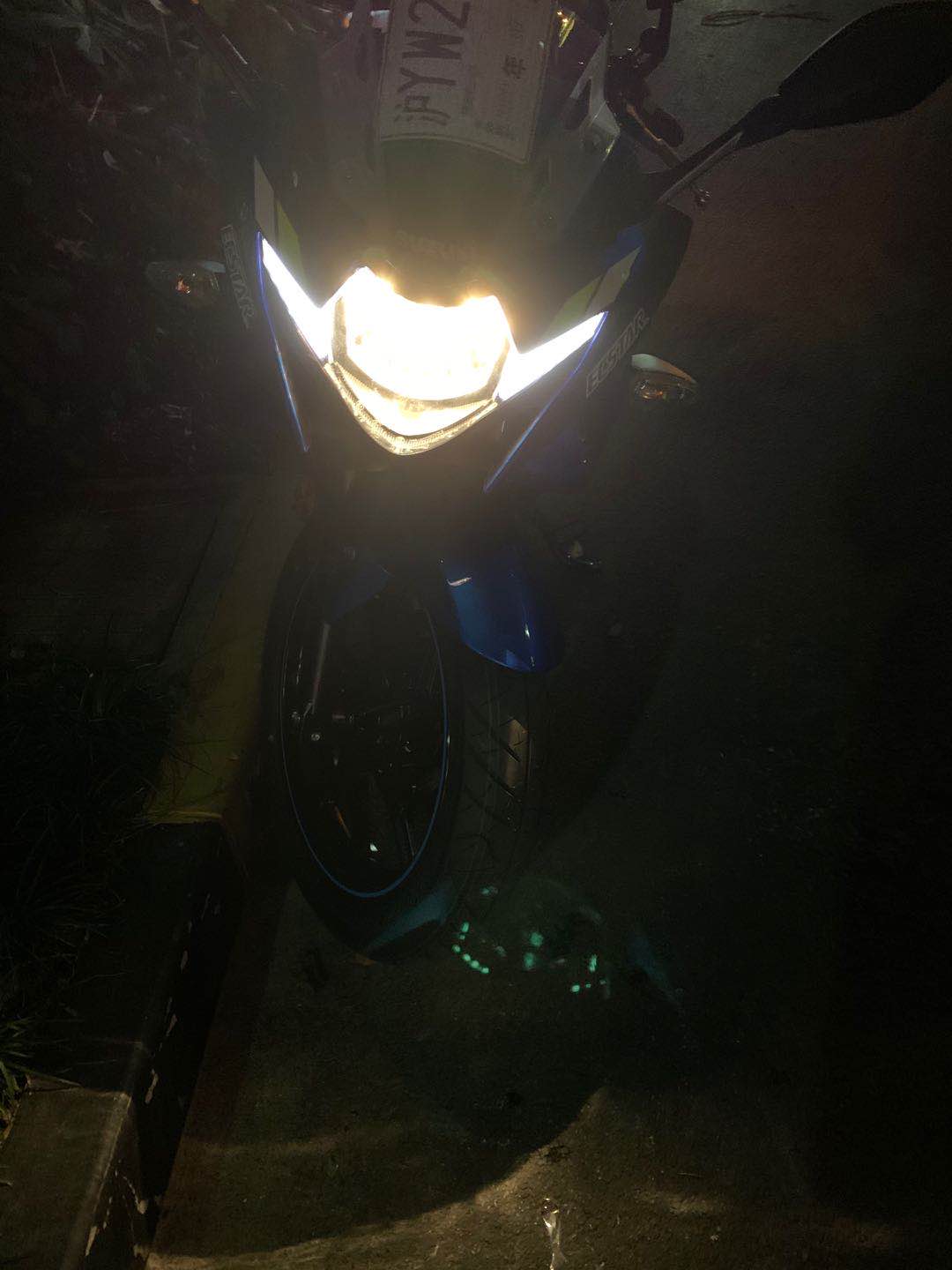 铃木gsx蓝色摩托车帅气视频,提铃木隼