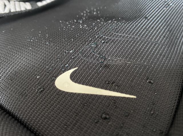 耐克胸包新款配色,nike胸包浅抹茶绿