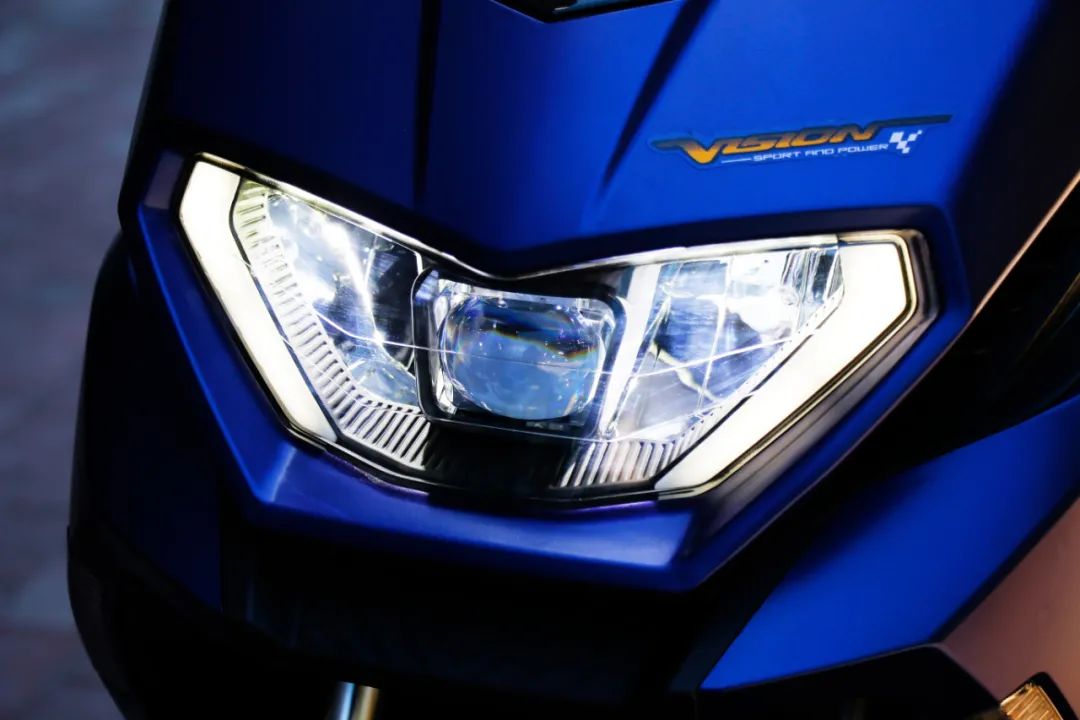 城市高颜值燃油踏板车,城市炫酷150踏板摩托车推荐