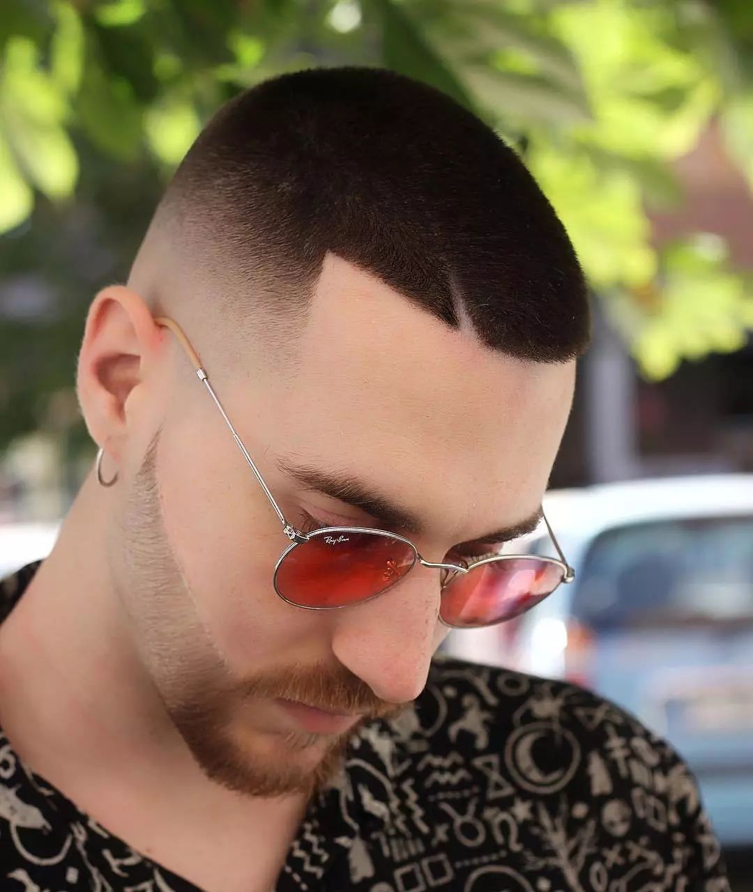 男发两边炸毛如何剪,男生发质细软塌适合怎么剪