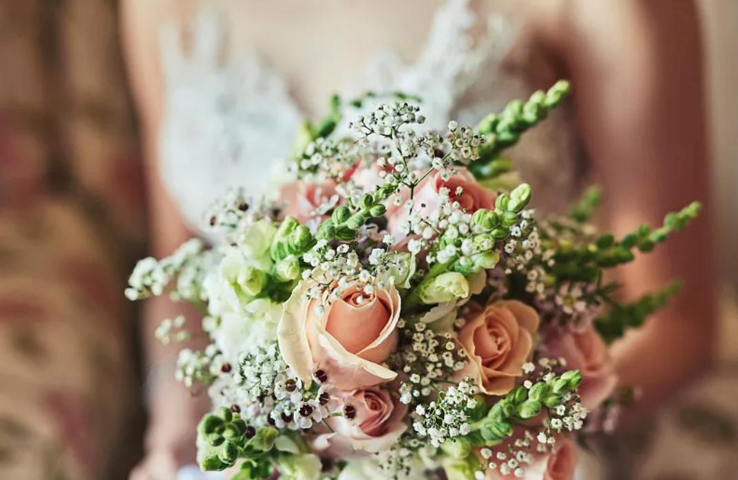 花两万多办婚礼值得吗,夫妻花5000办婚礼