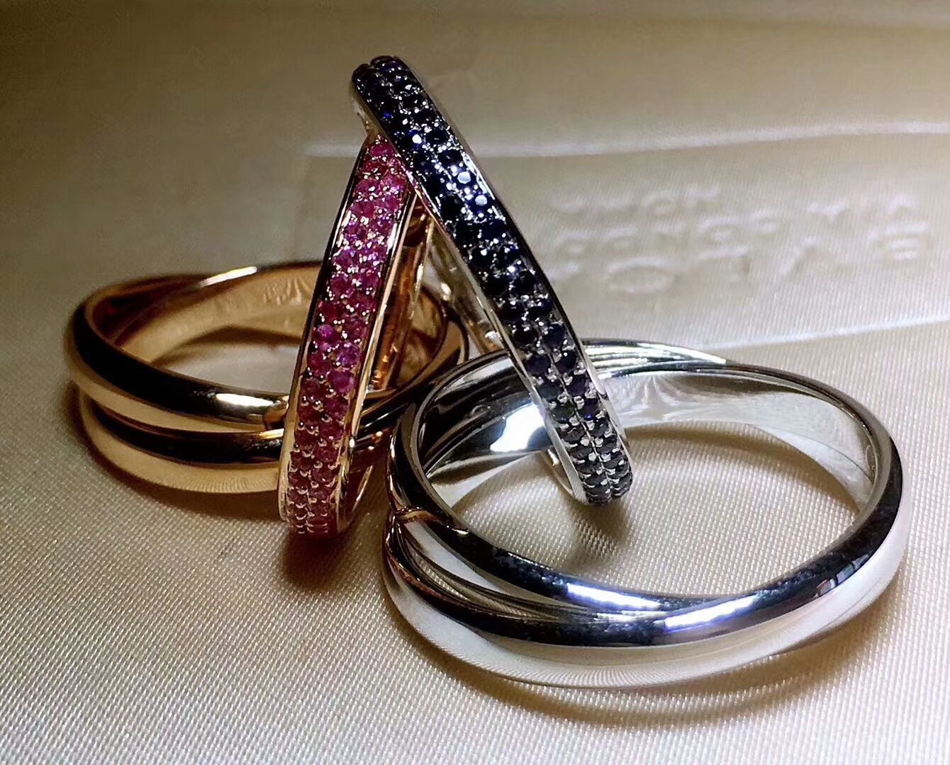 买钻石是买裸钻还是买大品牌的,钻石定制便宜还是专柜