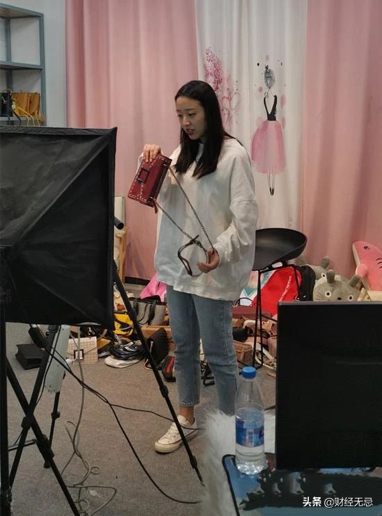 南义乌北白沟，商家都在直播带货自救，南北差异为何这么大?