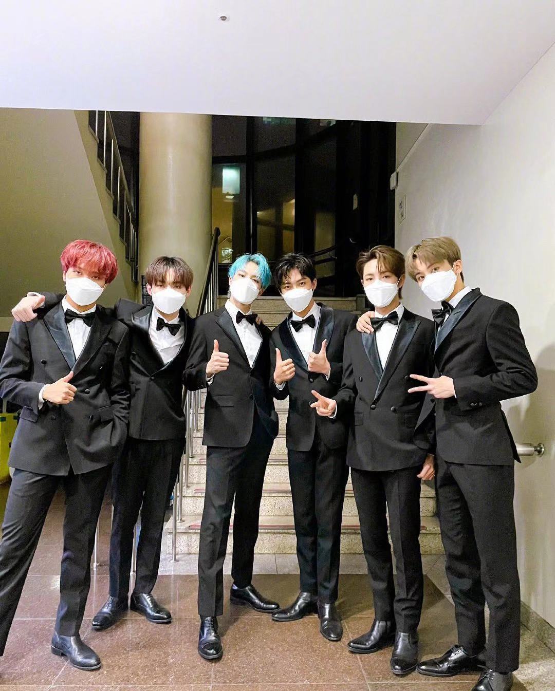 伯贤表演时防弹少年团台下反应,防弹少年团成员对金硕珍评价