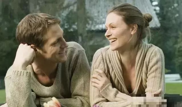 已婚女人喜欢你的信号三种表现,已婚女人喜欢你的5大征兆