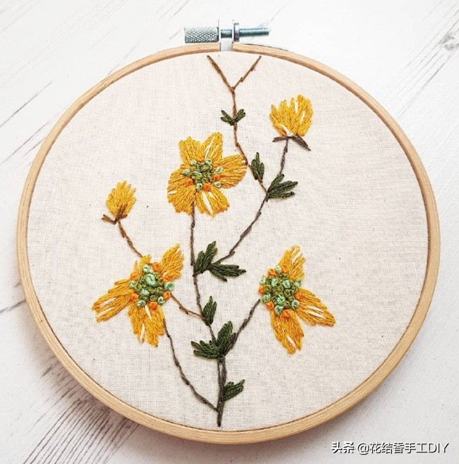 白t恤的刺绣用什么刺绣针法,刺绣简单小花朵
