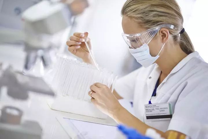 查出肠癌晚期，42岁男子崩溃：半年前体检没问题！他……