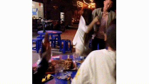 看了整整七分钟，他们最终还是上去了