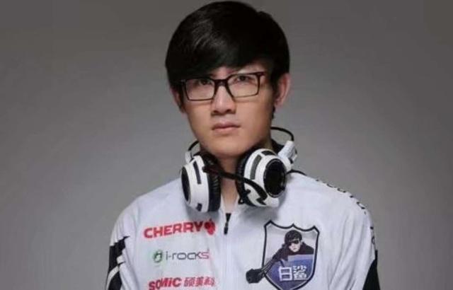 白鲨回顾年度被偷塔,穿越火线白鲨直播回放实锤