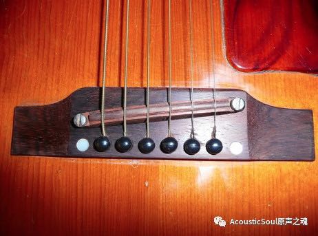 下琴码有螺栓就万事大吉？想多了......