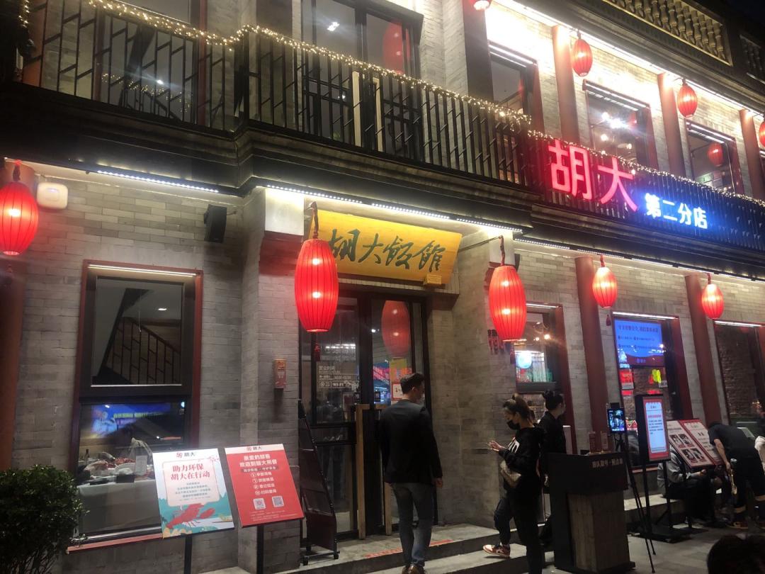 有人黯然离场,有人意气风发有人悄然退场