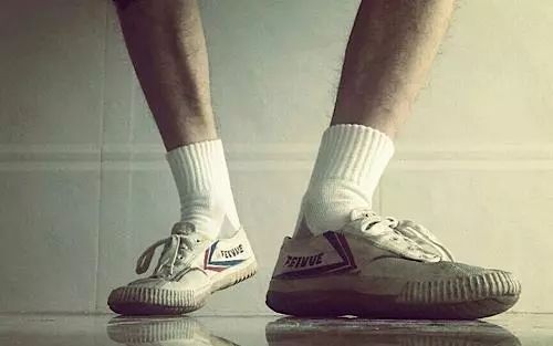 匡威帆布鞋和vans哪个好,匡威鞋和vans哪个更舒服