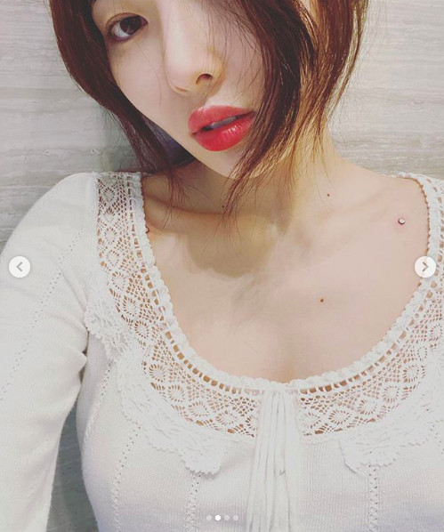 泫雅的锁骨钉照片,泫雅打剪钉