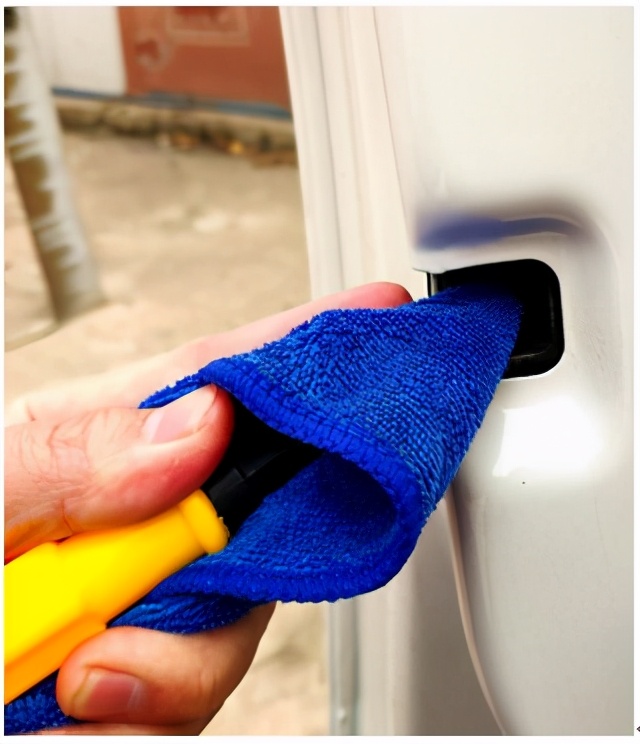 汽车车门开关异响最佳解决方法,汽车放dj歌车门异响怎么解决