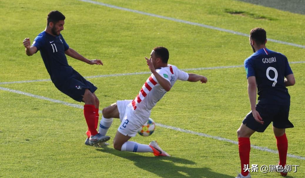 大冷!世青赛头号热门出局,球员捂脸不敢相信,“足球荒漠”逆袭