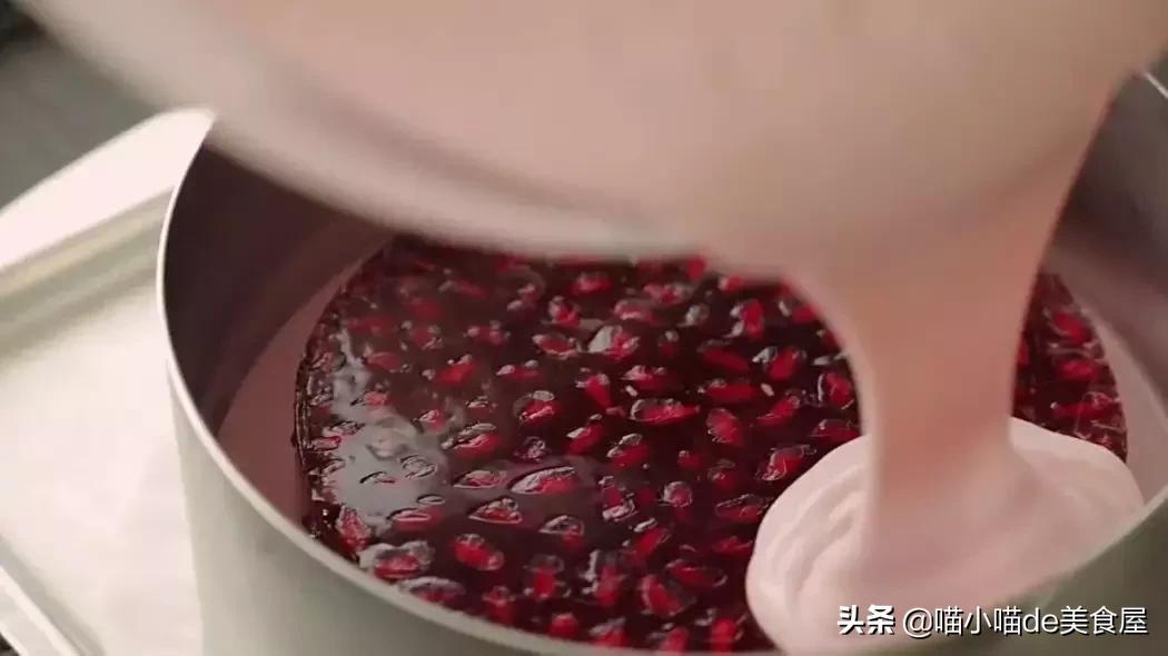 它火遍韩国私房圈，红宝石奶油芝士蛋糕，咬一口得多少钱？