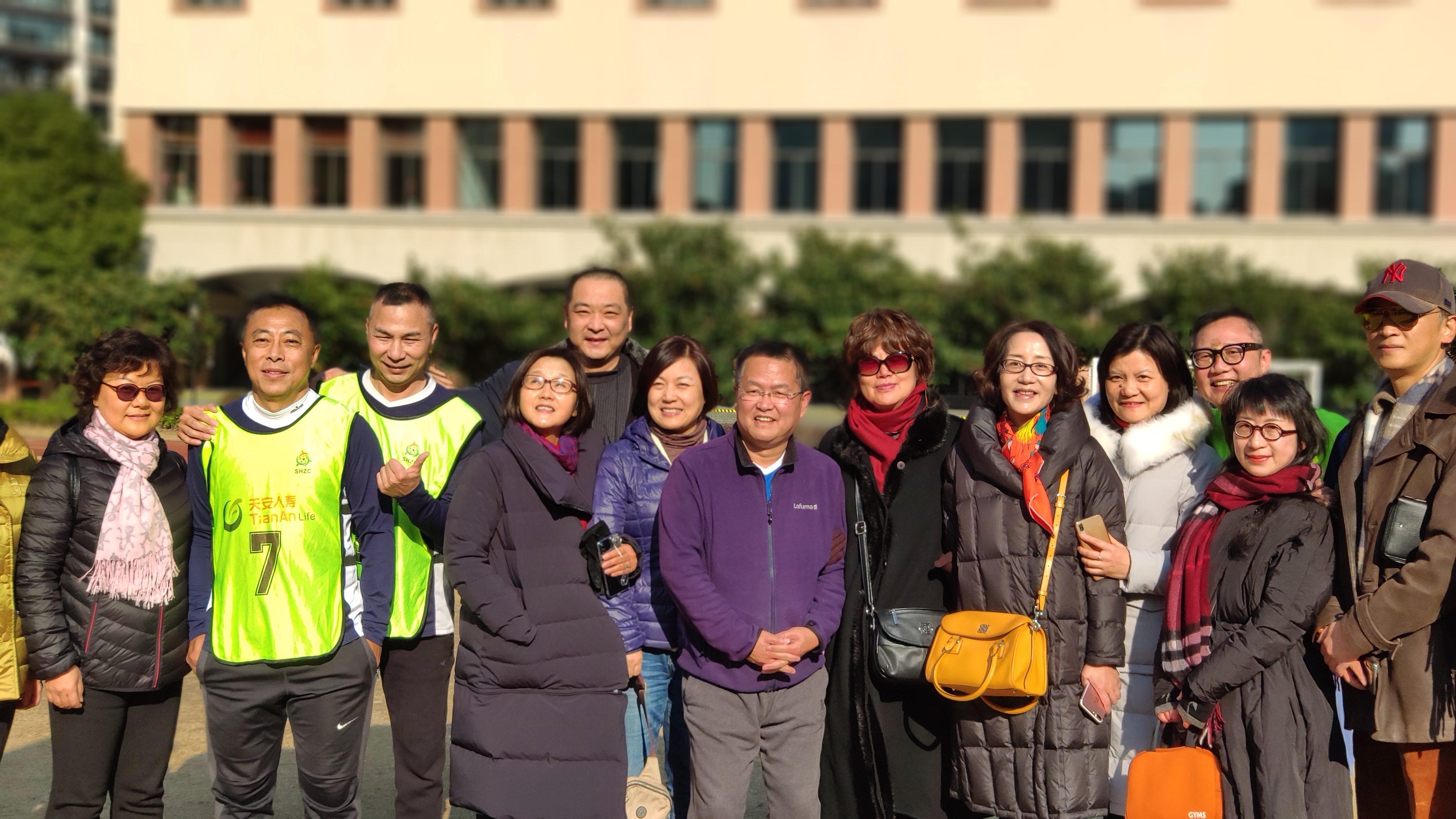 时过境不迁，市东奔V健将2020岁首相聚母校、为梦再开球