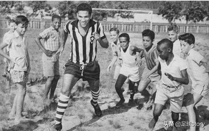 当今足坛盘带最好的球员,足坛十大顶级天赋球员加林查