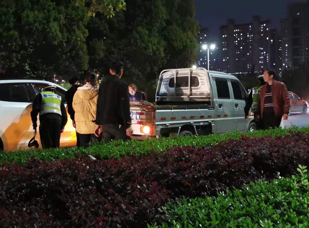 车子发生轻微刮蹭怎么处理,车辆发生轻微刮蹭需要做什么保险