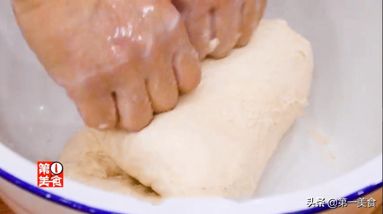 摆摊炸油条的配方和方法,早餐店炸油条有什么配方