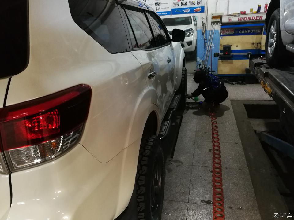 途达2021款2.5t柴油版越野视频,2021款途达四驱七座越野视频