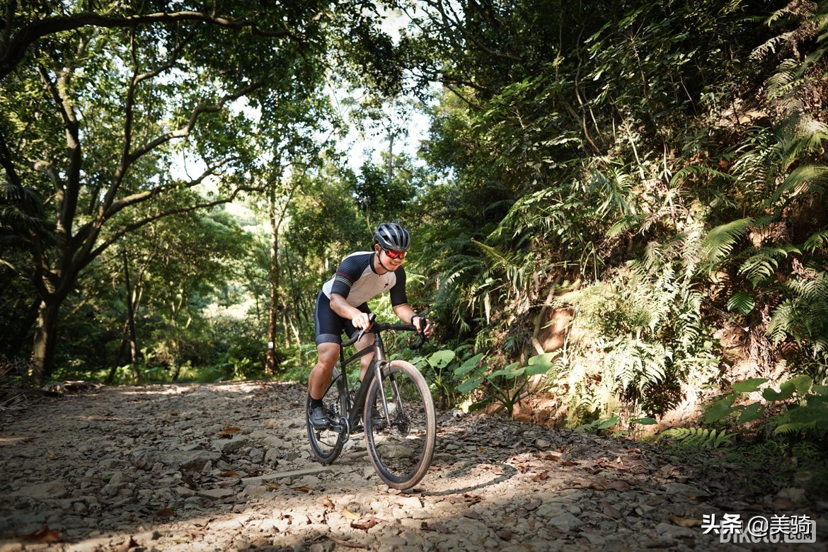 冒险砾石公路车评测,闪电公路车s-workssl7入门级