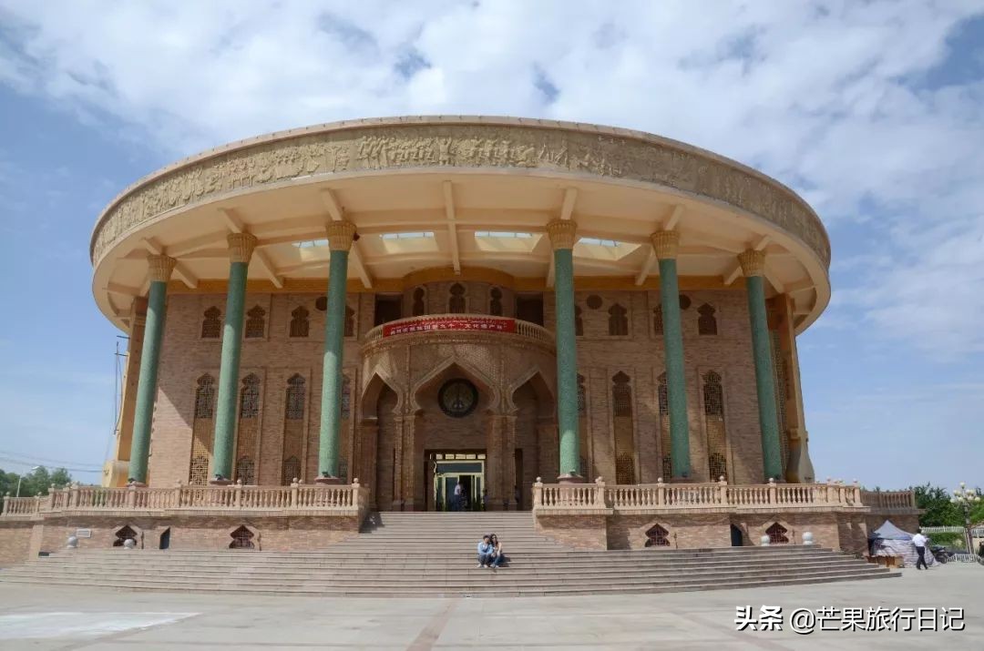 女孩辞职从广州去甘肃*疆新**旅行，途经敦煌哈密有惊无险的难忘经历