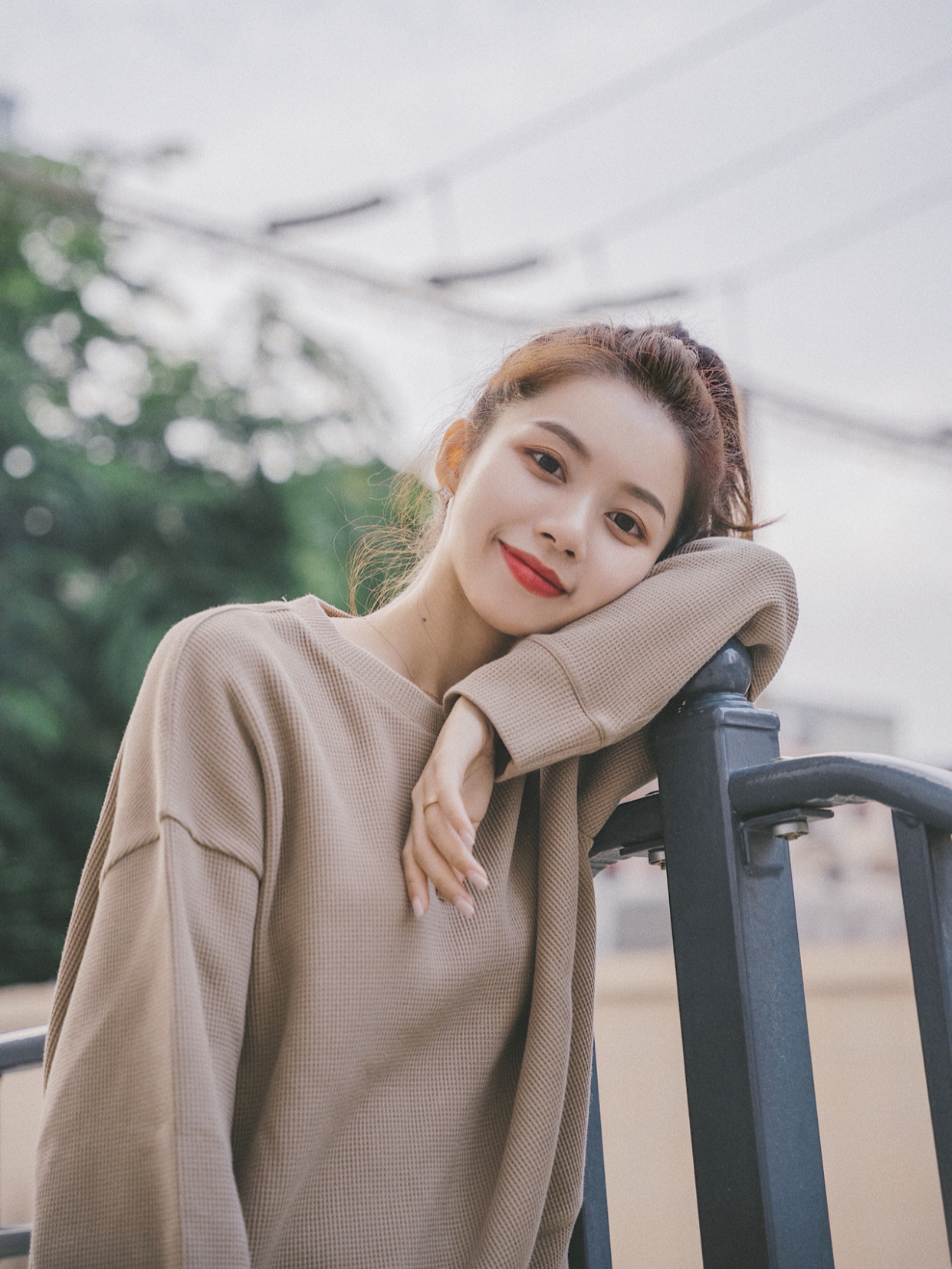 拍照好看的手部姿势,手部拍照100种姿势