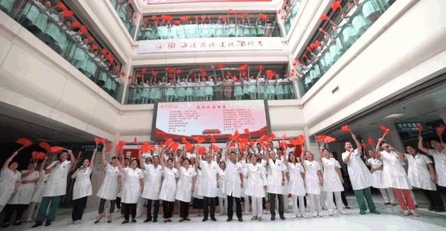 祝福祖国简短视频,那些让你为祖国热泪盈眶的瞬间