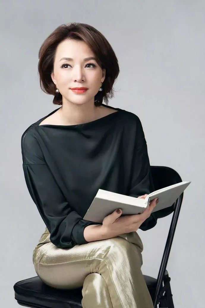 47岁董卿最惊艳的穿衣,董卿日常穿搭