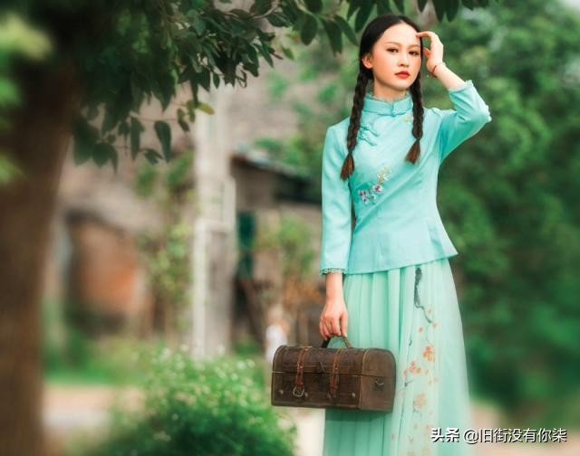 男女交往什么阶段称呼亲爱的,恋爱的女人应该怎样称呼男生