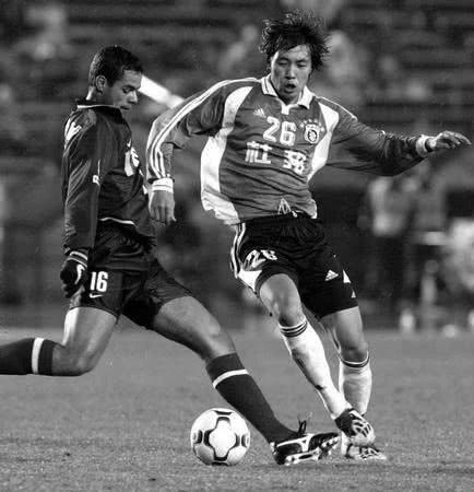 今日清明节，怀念那些逝去的生命，愿天堂也有足球陪伴！