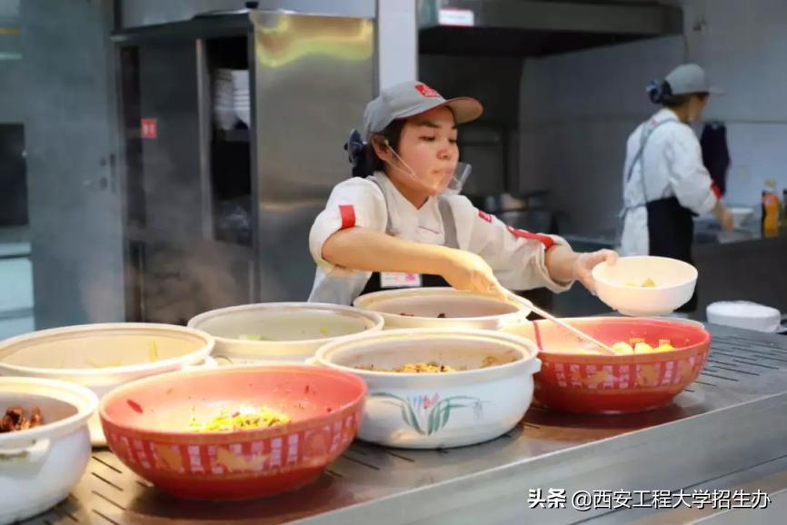 教师获奖风采,教师优秀事迹和获奖情况