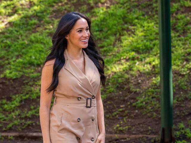 梅根心虚了！删除CNN负面新闻，王室专家：她的朋友圈太强大