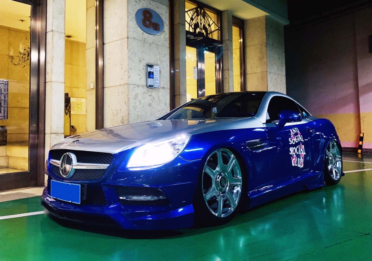 换上劳斯莱斯轮毂的巴博斯26SC,全身散发出高贵的气质