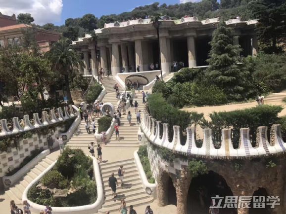 西班牙留学语言班费用,西班牙交流费用和留学费用哪个高