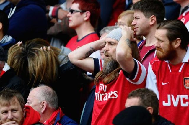 阿森纳球迷联合*制抵**“吸血鬼”老板！温格：早干嘛去了？