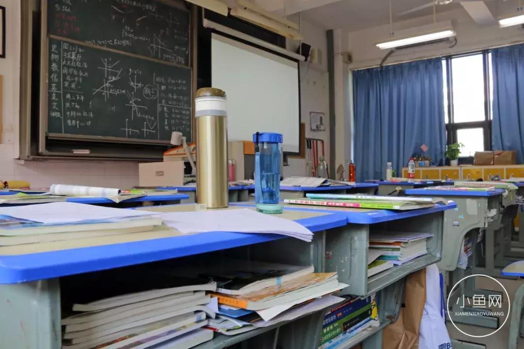 很多人挤破脑袋都想进的学校,万千学子挤破脑袋都要进大学