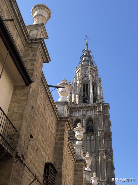 开手波等30个红灯，飞十几小时到万达看场欧冠，哪样更酸爽？