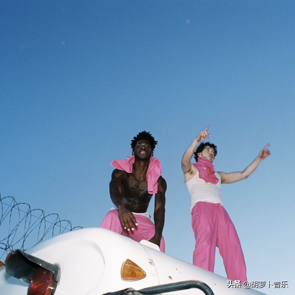 今日欧美圈：侃爷新专“果然”推迟，Grimes助阵Chromatica混音版