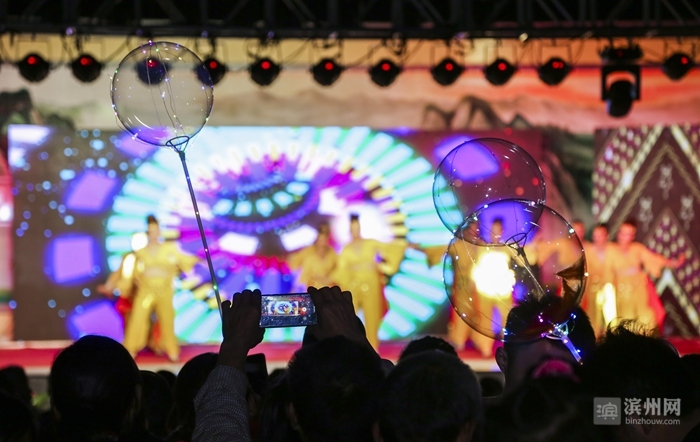 2018时光已走滨州日报90后小美摄影记者定格了您的最美