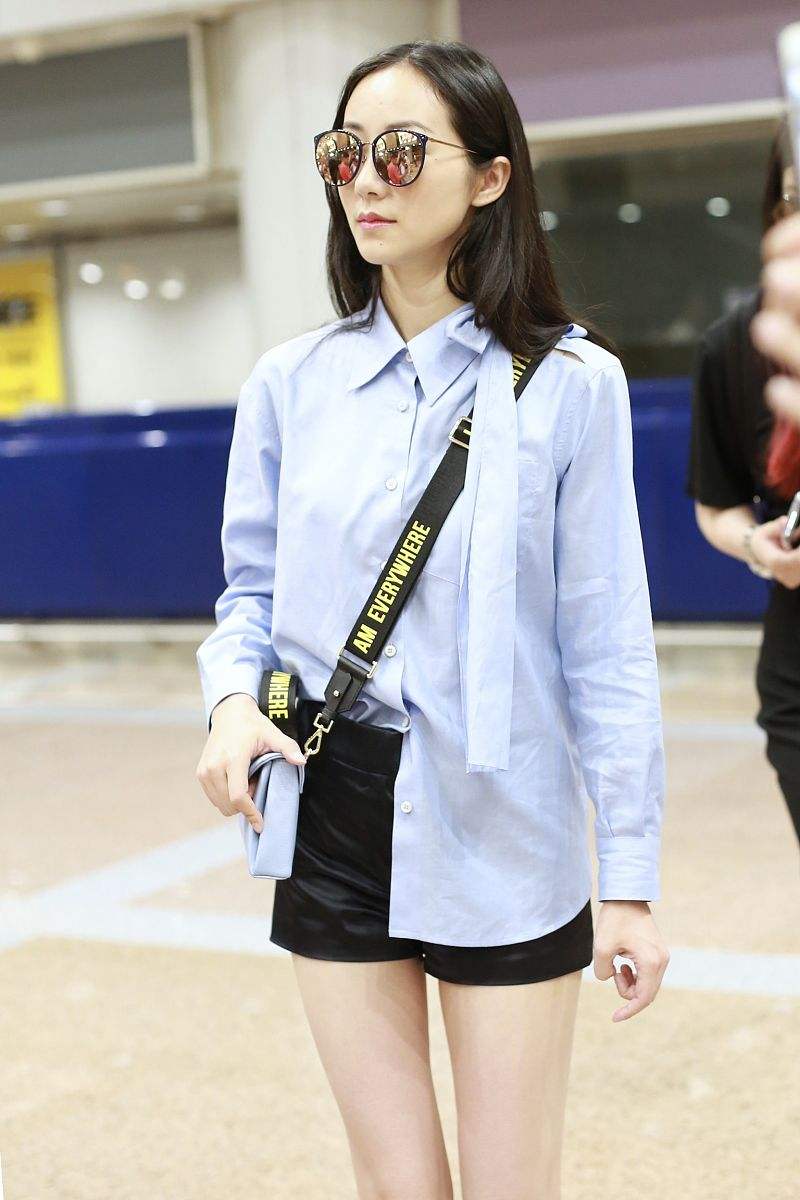 韩雪时尚出街,韩雪机场街拍黑色大衣