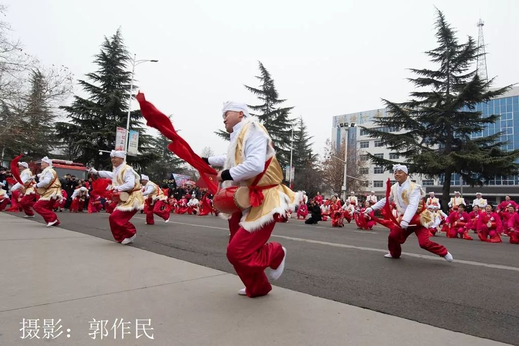 城关镇社火表演安塞腰鼓,社火打腰鼓